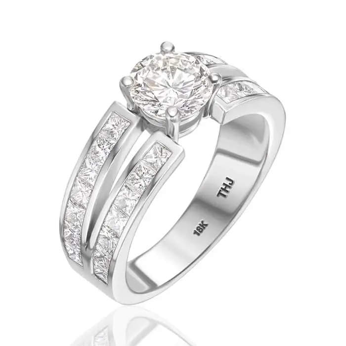 טבעת אירוסין יוקרתית בזהב 18K עם יהלום מרכזי ויהלומי צד