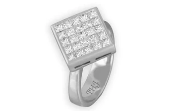טבעת יהלומים מיוחדת ומקסימה לאשה מזהב לבן 18 קראט, משובצת יהלומים
